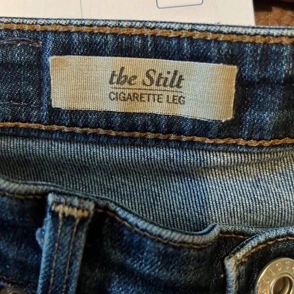 41. AG The Stilt Cigarette Leg Jeans in Medium Wash , Size 25